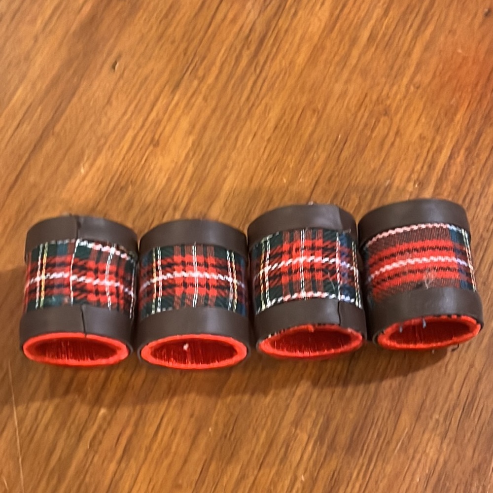 Cherished Traditions Holiday Christmas Plaid Napkin Rings set X 4 made in India